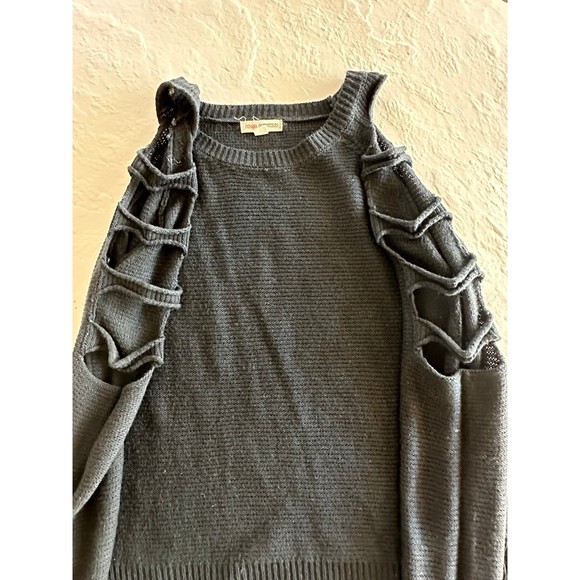Zenana Outfitters Cut-Out Sleeve Sweater - Picture 6 of 10